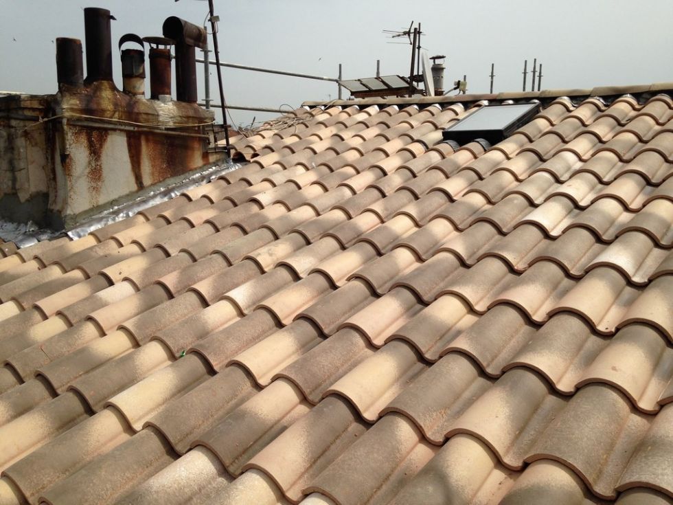 Toiture neuve avec les tuiles DCL de chez terréal pour un immeuble dans le 6ème arrondissement de Marseille